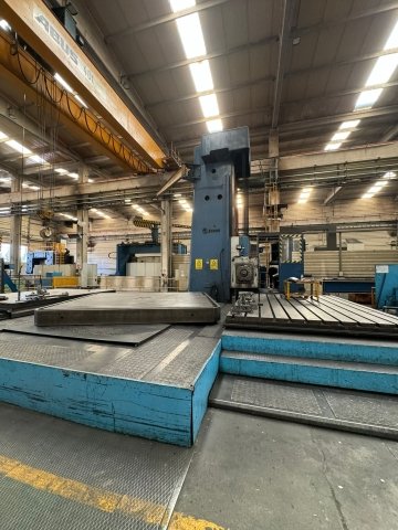 CNC milling and boring machine