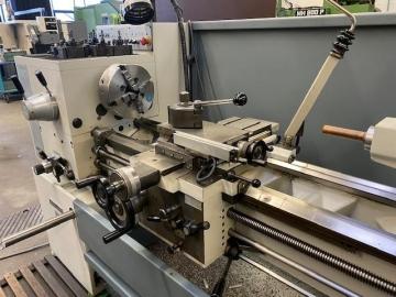 Center lathe and spindle lathe
