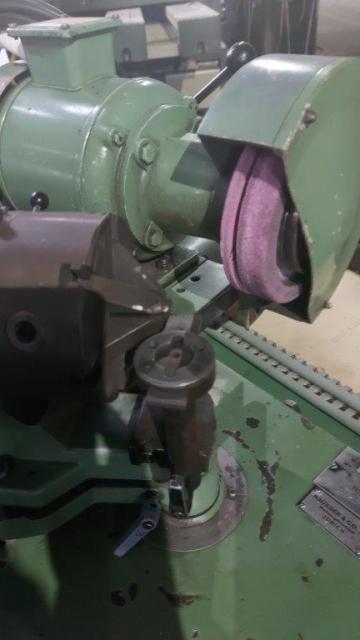 Drill grinding machine